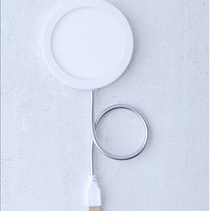 USB Brookstone Therapy Light UV Free 2000 Lux LED